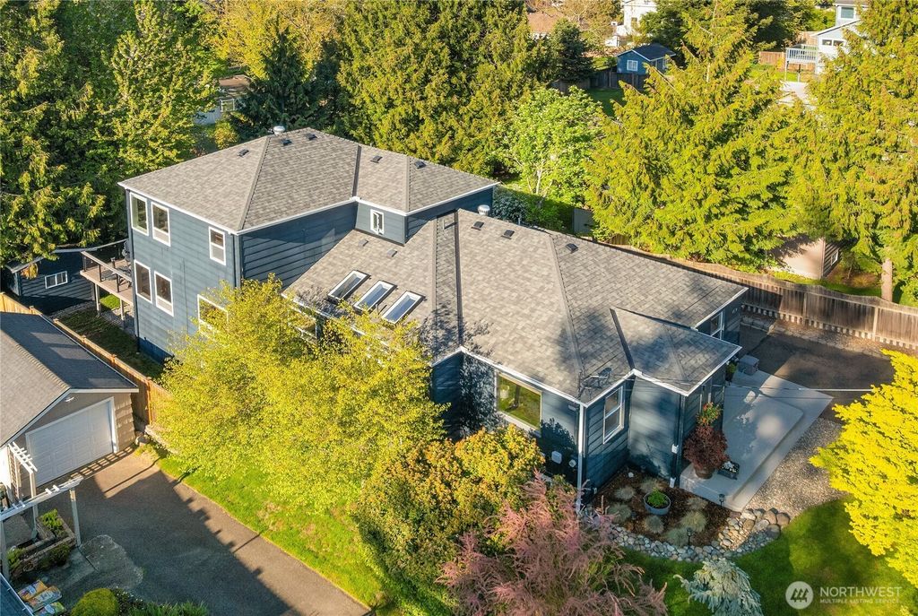 Photo of 4014 SW 98th Street, Seattle, WA 98136 (MLS # 2509542)