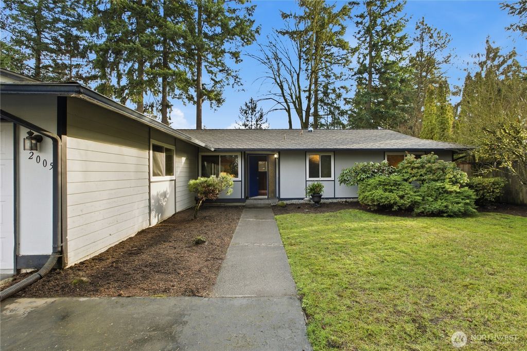 Photo of 2005 Camas Court SE, Renton, WA 98055 (MLS # 2465869)