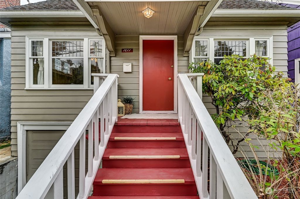 Photo of 1611 NE 75th Street, Seattle, WA 98115 (MLS # 2167362)