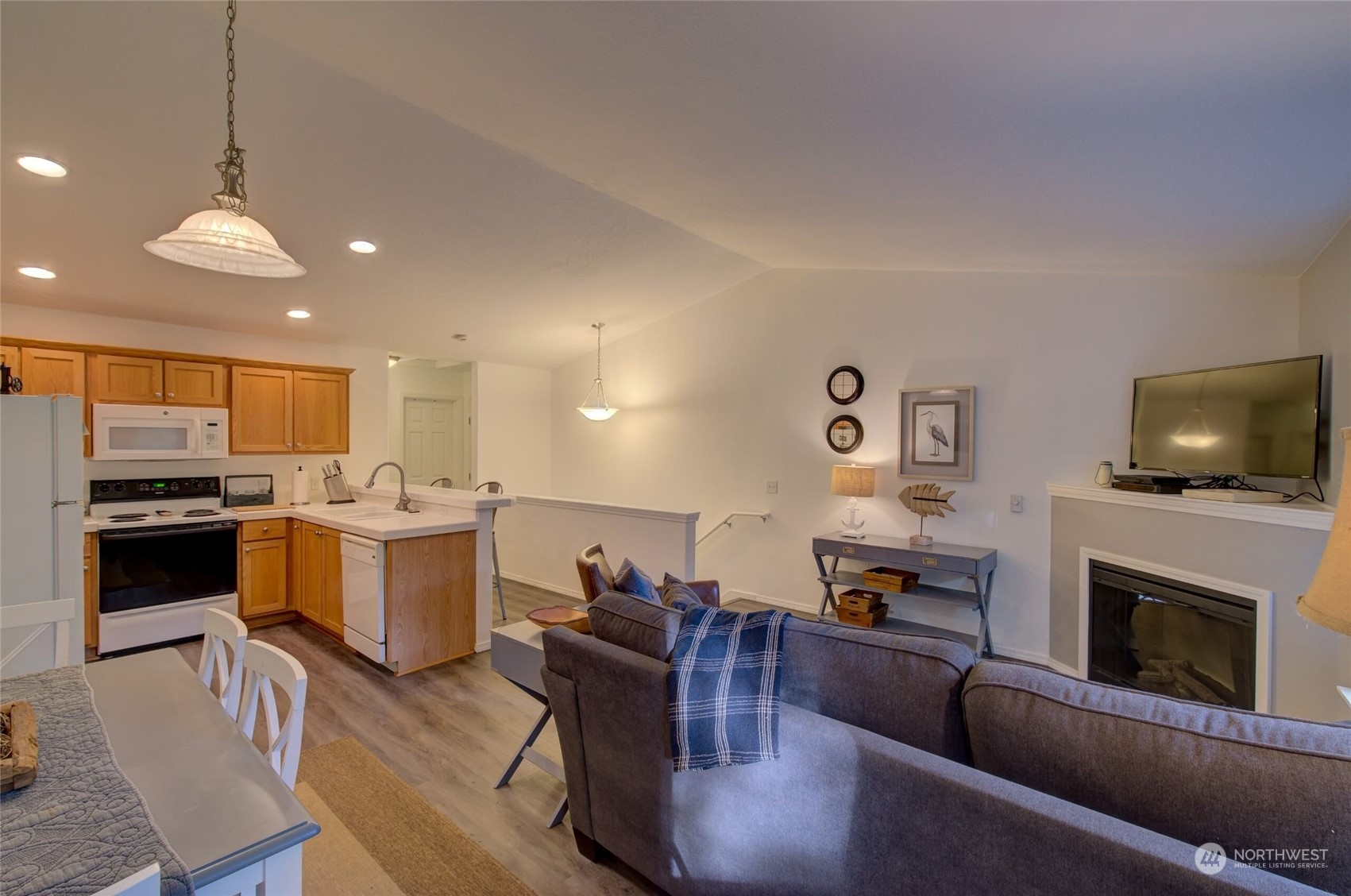 201 S Ocean Beach Blvd 15