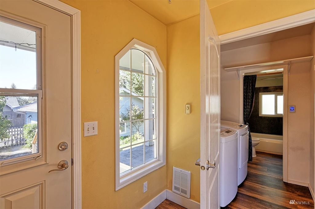 Photo of 426 Avenue I, Snohomish, WA 98290 (MLS # 1990624)