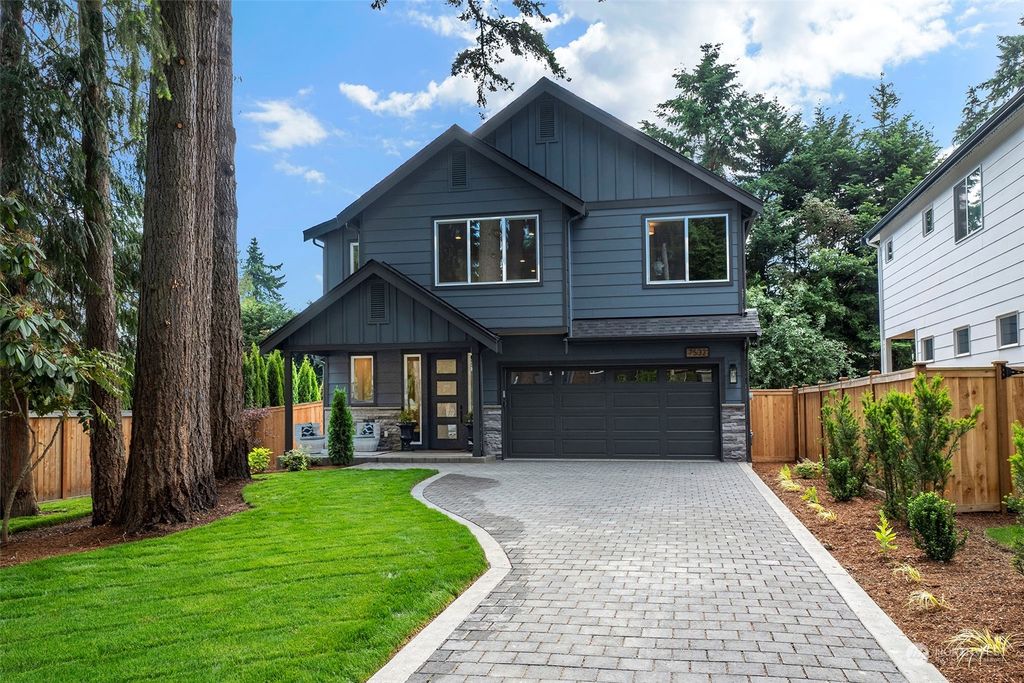 Photo of 7532 124th Place NE, Kirkland, WA 98033 (MLS # 2126749)