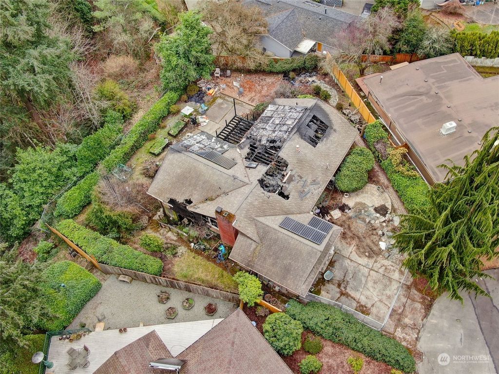 Photo of 16517 NE 2nd Place, Bellevue, WA 98008 (MLS # 2206522)