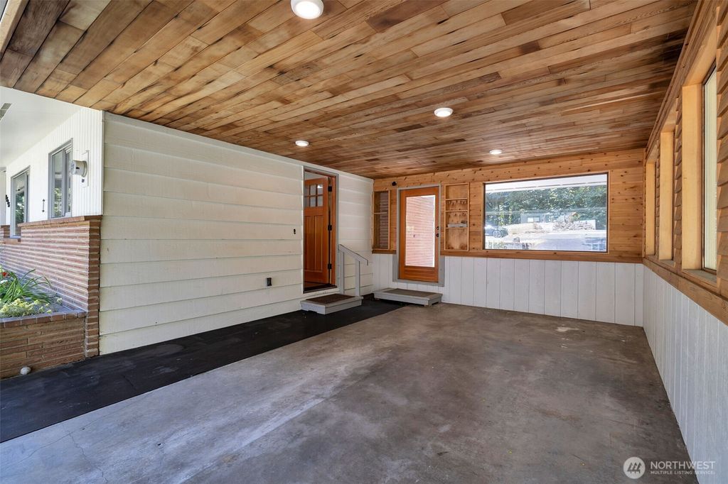 Photo of 1515 NE 106th Street, Seattle, WA 98125 (MLS # 2439872)