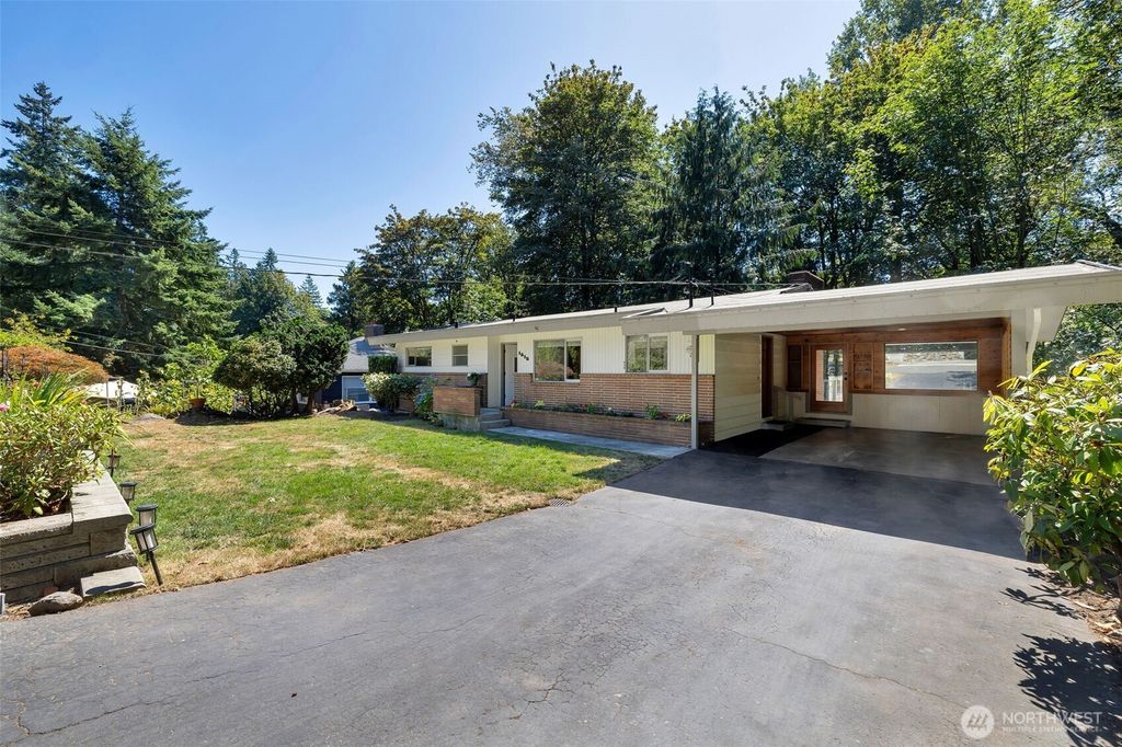 Photo of 1515 NE 106th Street, Seattle, WA 98125 (MLS # 2439872)