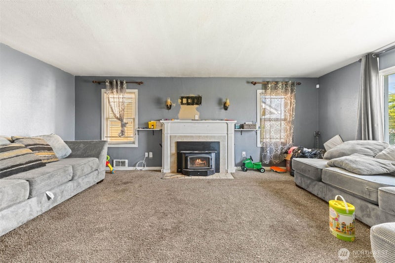 422 W 3rd Street