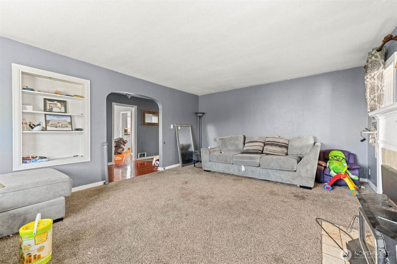 422 W 3rd Street