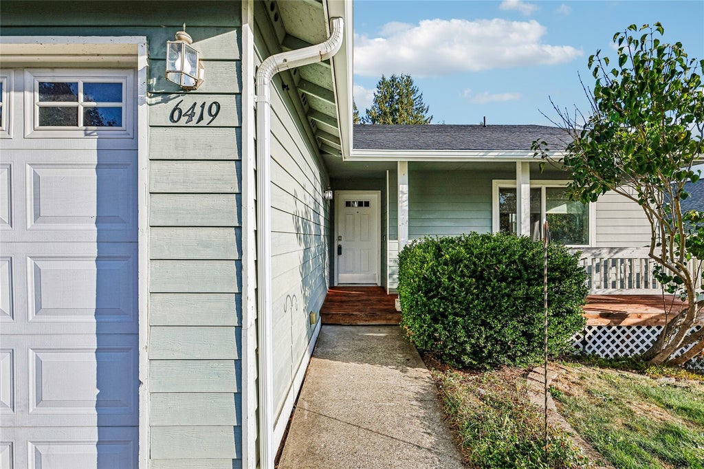 Photo of 6419 107th Place NE, Marysville, WA 98270 (MLS # 2599382)