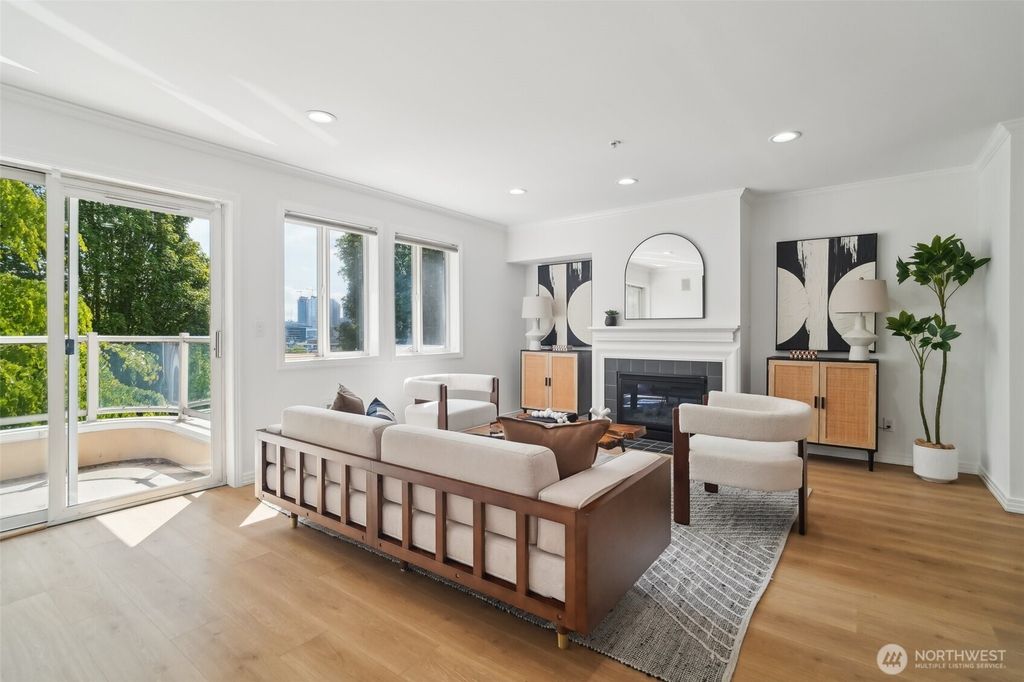 Photo of 801 2nd Avenue N #204, Seattle, WA 98109 (MLS # 2447424)