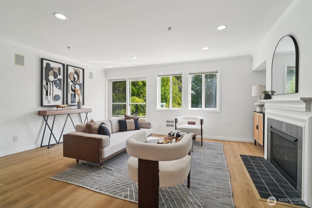 Photo of 801 2nd Avenue N #204, Seattle, WA 98109 (MLS # 2447424)