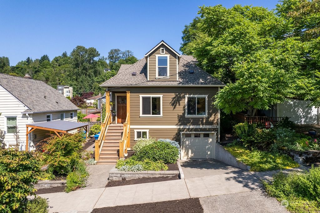 Photo of 1826 30th Avenue, Seattle, WA 98122 (MLS # 2131724)