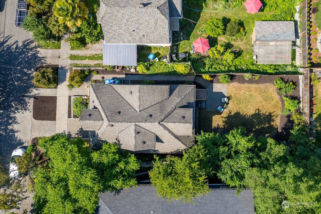 Photo of 1826 30th Avenue, Seattle, WA 98122 (MLS # 2131724)