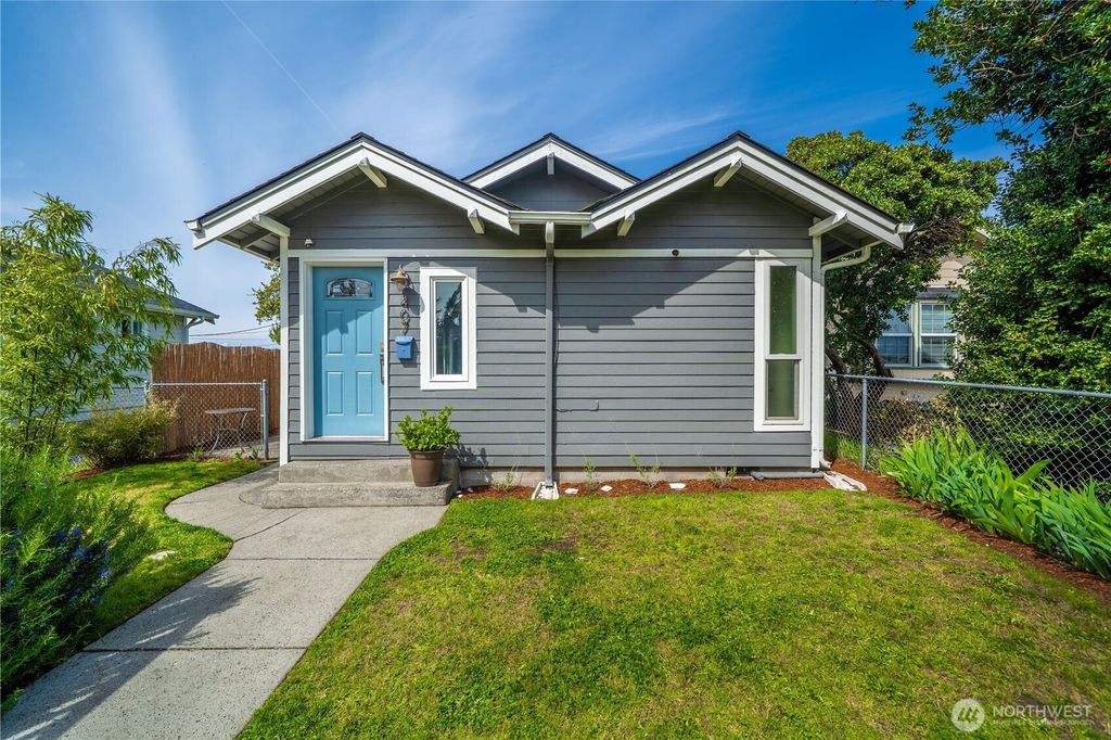 Photo of 407 E Wright Ave AVE, Tacoma, WA 98404 (MLS # 2525766)