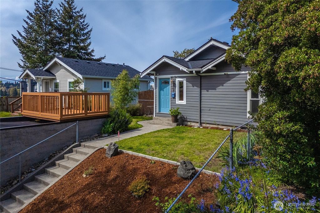 Photo of 407 E Wright Ave AVE, Tacoma, WA 98404 (MLS # 2525766)