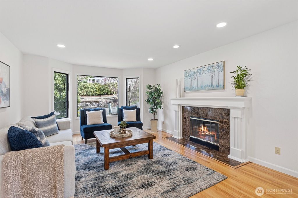 Photo of 14305 SE 61st Street, Bellevue, WA 98006 (MLS # 2338920)