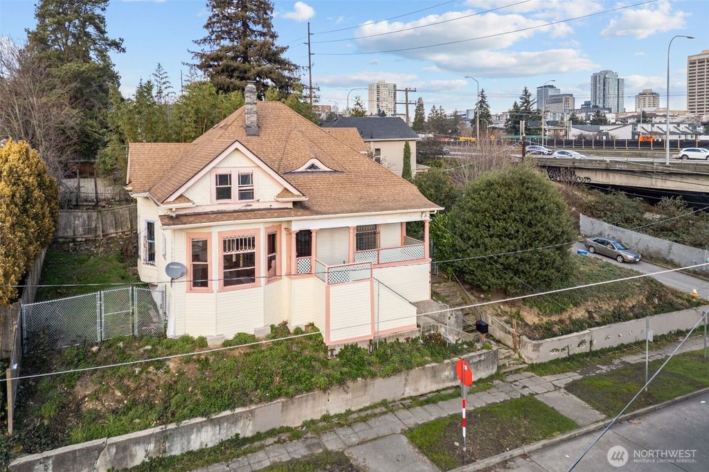 Photo of 414 NE 42nd Street, Seattle, WA 98105 (MLS # 2471644)