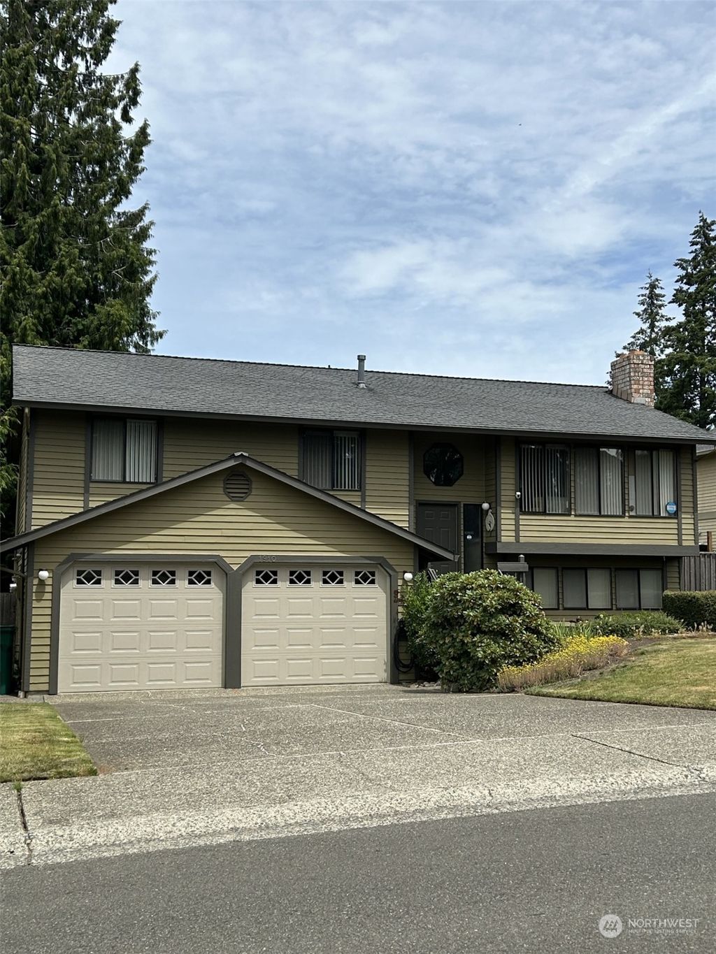 Photo of 1910 SW 353rd Place, Federal Way, WA 98023 (MLS # 2299978)