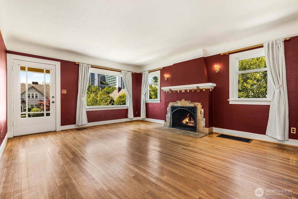 Photo of 1401 Lombard Avenue, Everett, WA 98201 (MLS # 2537179)