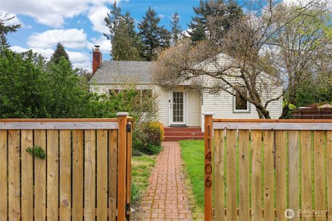 Photo of 11406 12th Avenue SW, Seattle, WA 98146 (MLS # 2511775)