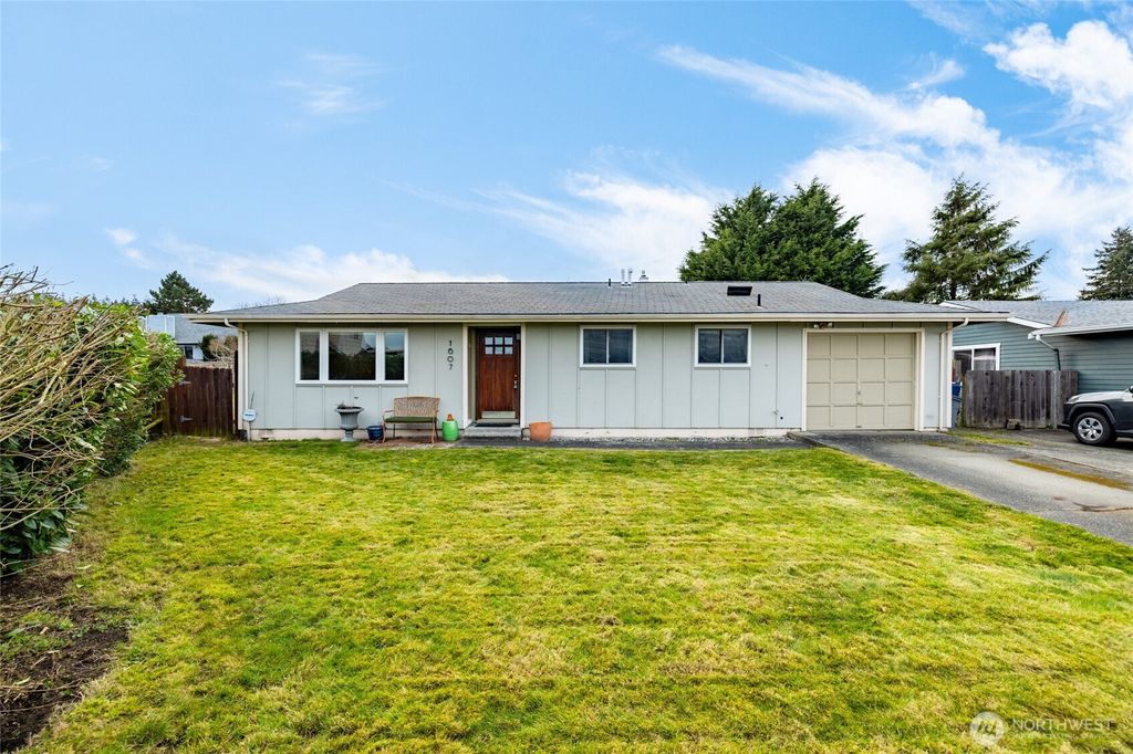 Photo of 1607 25th Street, Anacortes, WA 98221 (MLS # 2482211)