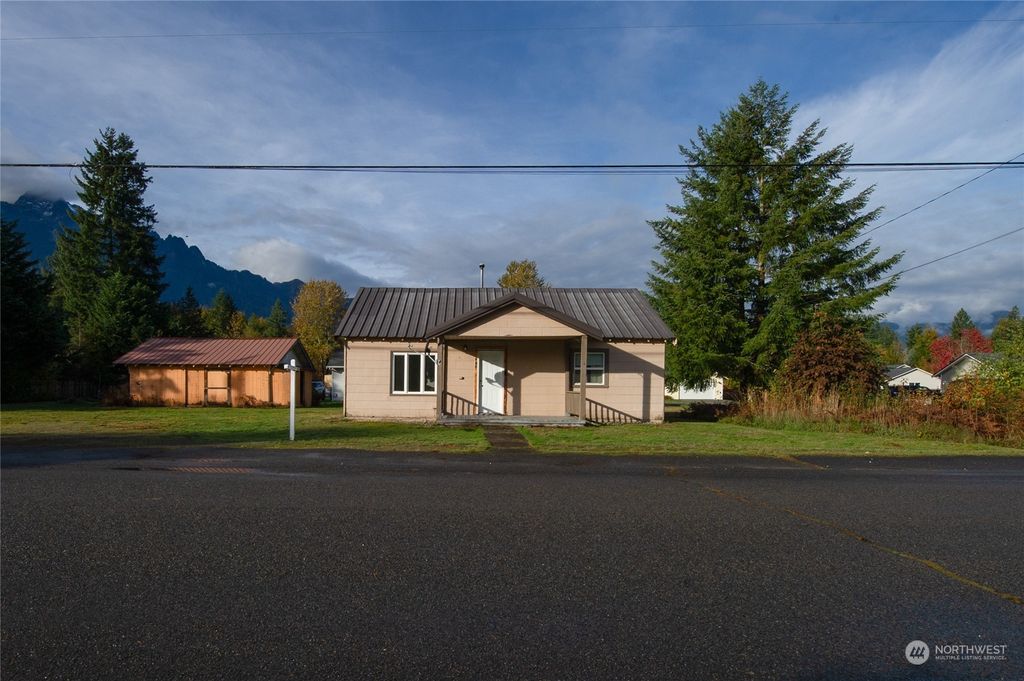 Photo of 605 Commercial Avenue, Darrington, WA 98241 (MLS # 2175954)