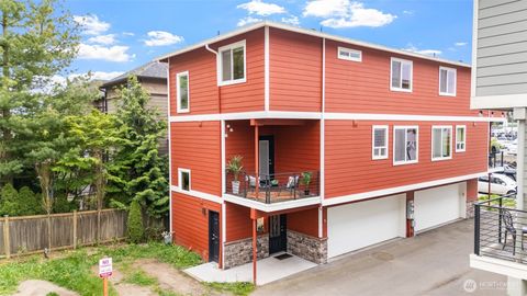 Photo of 7109 Rainier Drive #G, Everett, WA 98203 (MLS # 2521014)