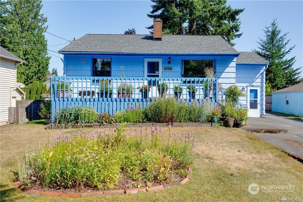 Photo of 2140 N 185th Street, Shoreline, WA 98133 (MLS # 2048590)