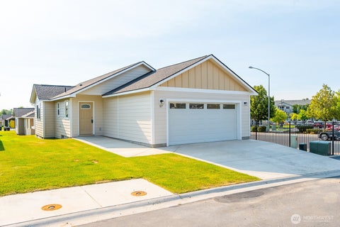 Photo of 123 E 9th Avenue #58, Moses Lake, WA 98837 (MLS # 2563736)
