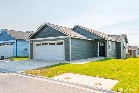 Photo of 123 E 9th Avenue #58, Moses Lake, WA 98837 (MLS # 2563736)
