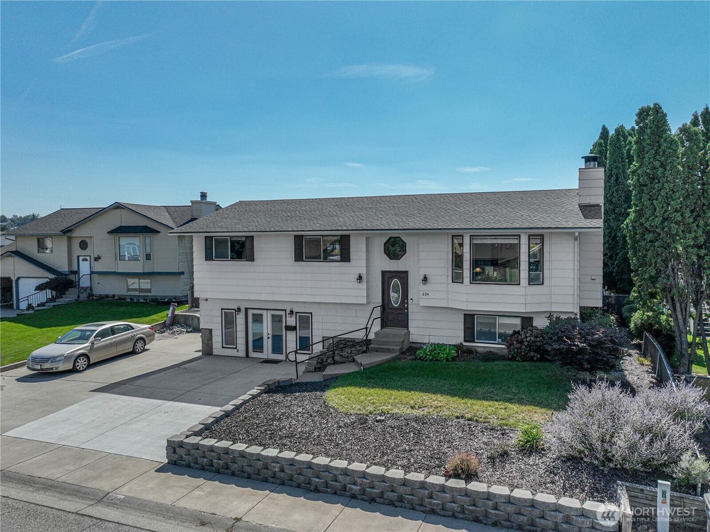 Photo of 624 Sheri Court, East Wenatchee, WA 98802 (MLS # 2578617)