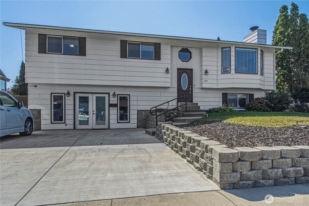 Photo of 624 Sheri Court, East Wenatchee, WA 98802 (MLS # 2578617)