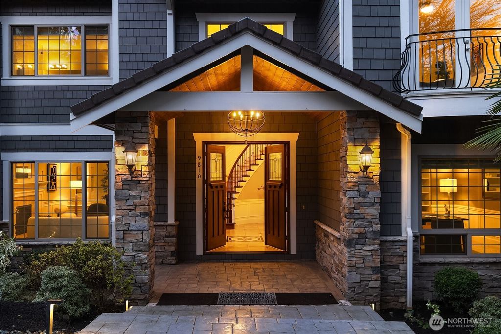 Photo of 9810 SE 35th Place, Mercer Island, WA 98040 (MLS # 2489183)