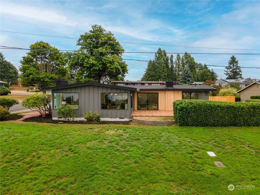Photo of 1807 S 229th Street, Des Moines, WA 98198 (MLS # 2155275)