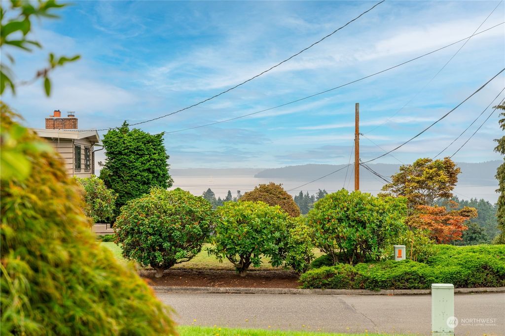 Photo of 1807 S 229th Street, Des Moines, WA 98198 (MLS # 2155275)