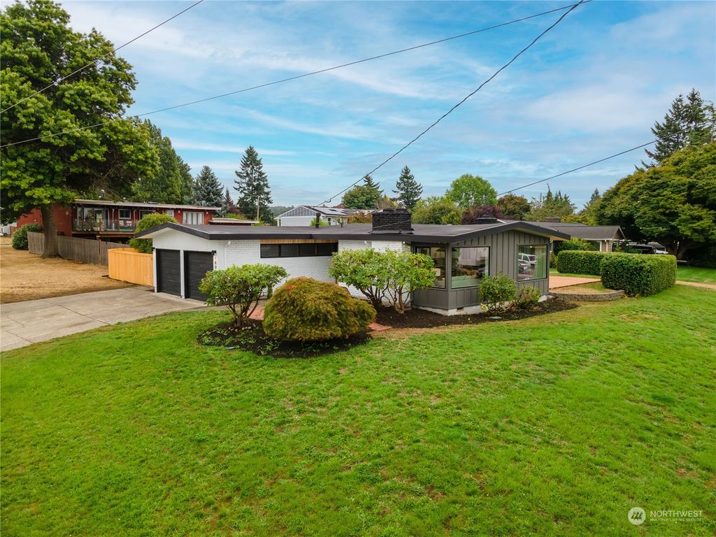 Photo of 1807 S 229th Street, Des Moines, WA 98198 (MLS # 2155275)