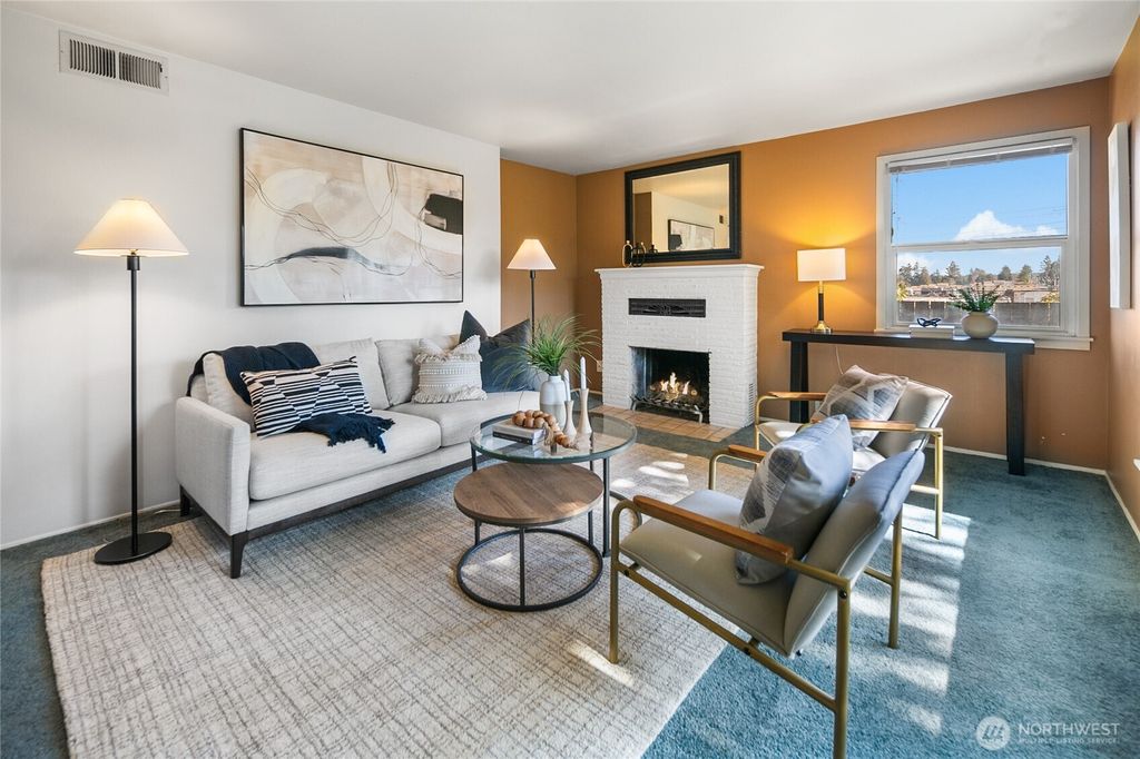 Photo of 2722 NE 145th Street, Shoreline, WA 98155 (MLS # 2336354)