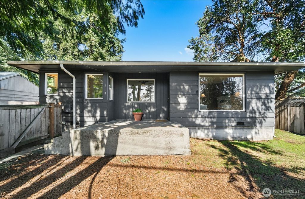 Photo of 2722 NE 145th Street, Shoreline, WA 98155 (MLS # 2336354)