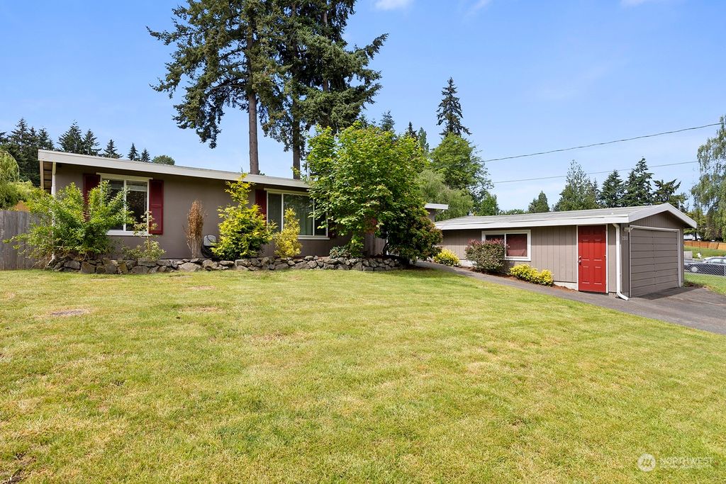 Photo of 2313 SW 341st Place, Federal Way, WA 98023 (MLS # 2247600)