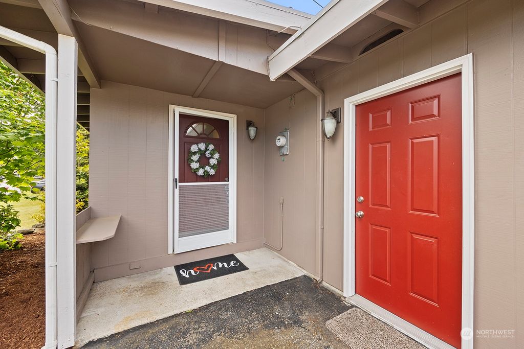 Photo of 2313 SW 341st Place, Federal Way, WA 98023 (MLS # 2247600)