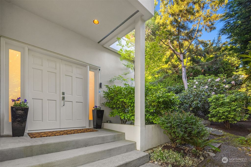 Photo of 3056 67th Avenue SE, Mercer Island, WA 98040 (MLS # 2248884)
