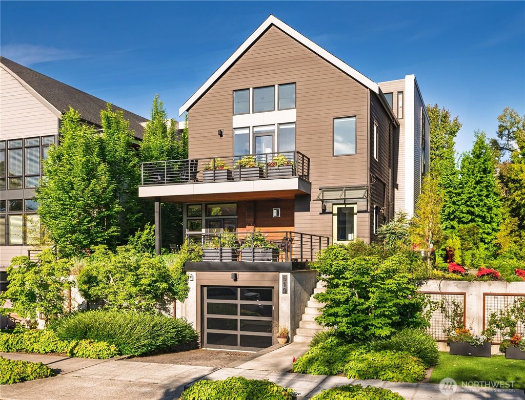 Photo of 619 34th Avenue, Seattle, WA 98122 (MLS # 2334327)