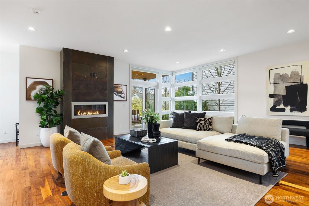 Photo of 619 34th Avenue, Seattle, WA 98122 (MLS # 2334327)