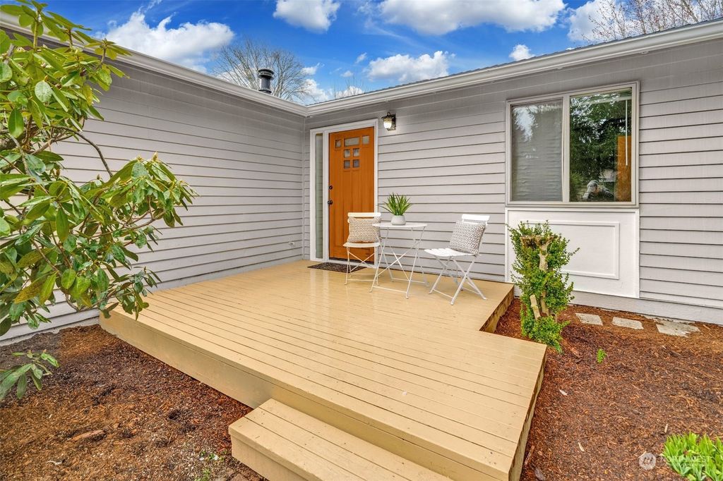 Photo of 511 221st Street SW, Bothell, WA 98021 (MLS # 2042126)