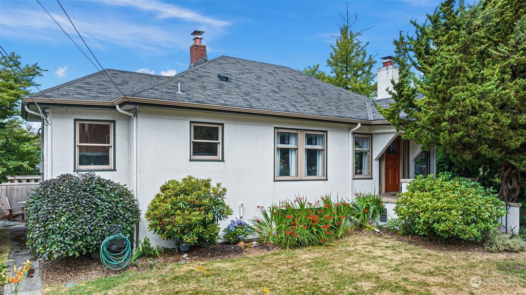 Photo of 6257 29th Avenue NE, Seattle, WA 98115 (MLS # 2272044)