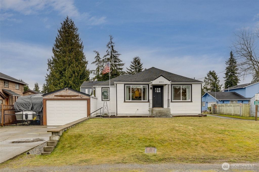 Photo of 6303 Elliott Way, Everett, WA 98203 (MLS # 2333938)