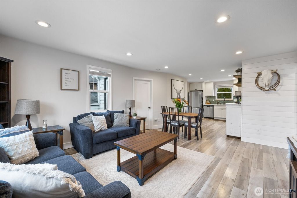 Photo of 6303 Elliott Way, Everett, WA 98203 (MLS # 2333938)