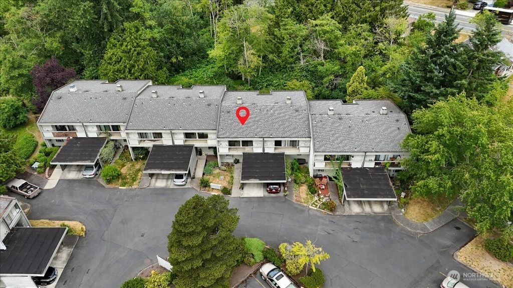 Photo of 22703 Lakeview Dr Dr #E5, Mountlake Terrace, WA 98043 (MLS # 2404182)
