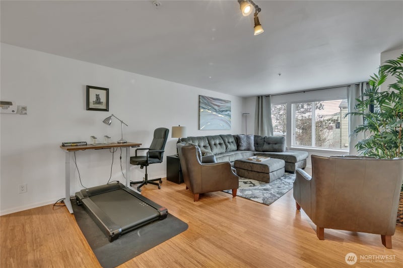 559 McGraw Street 201