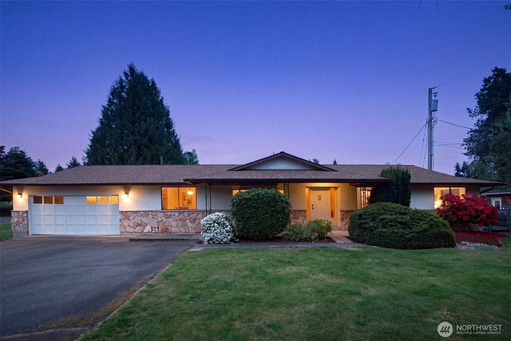 Photo of 20229 24th Avenue W, Lynnwood, WA 98036 (MLS # 2521245)