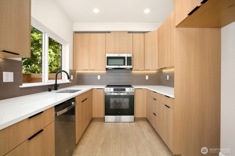 508 SW 137th Street B
